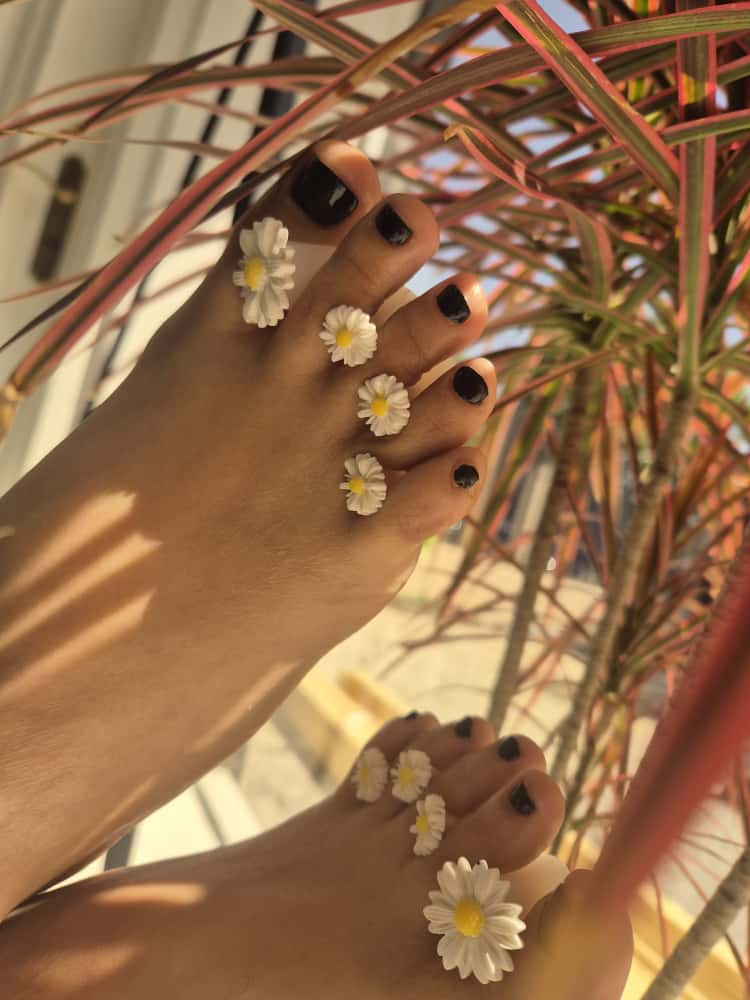 Pedicura cuidada: corte, limado, cutículas y esmaltado opcional