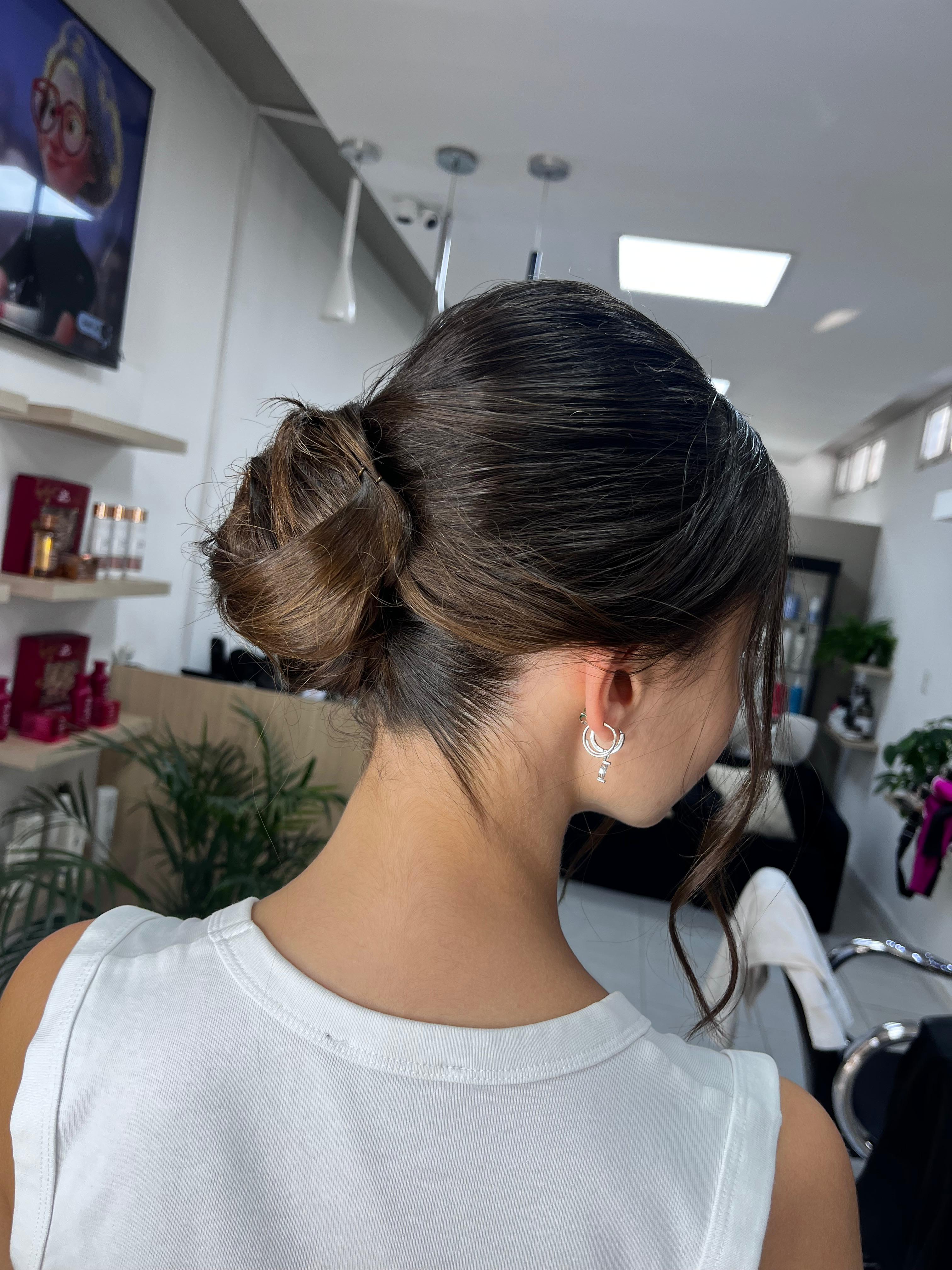 Peinado con ondas sueltas y acabado pulido
